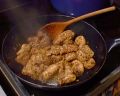 [Marinaded meat and cumin frying]
